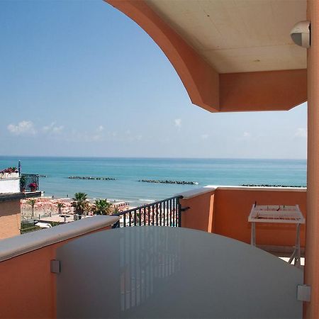 Hotel Cristall San Benedetto del Tronto Dış mekan fotoğraf