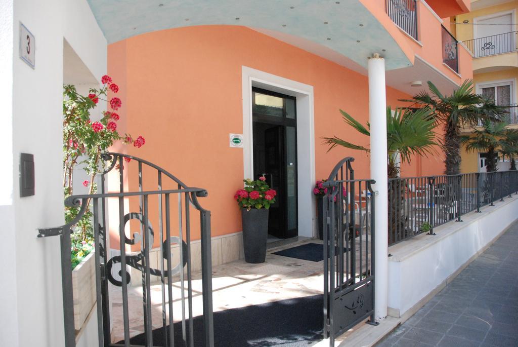 Hotel Cristall San Benedetto del Tronto Dış mekan fotoğraf