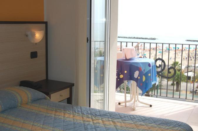 Hotel Cristall San Benedetto del Tronto Dış mekan fotoğraf