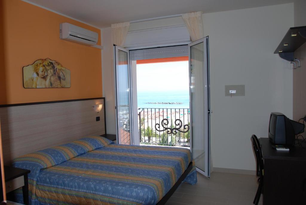 Hotel Cristall San Benedetto del Tronto Dış mekan fotoğraf