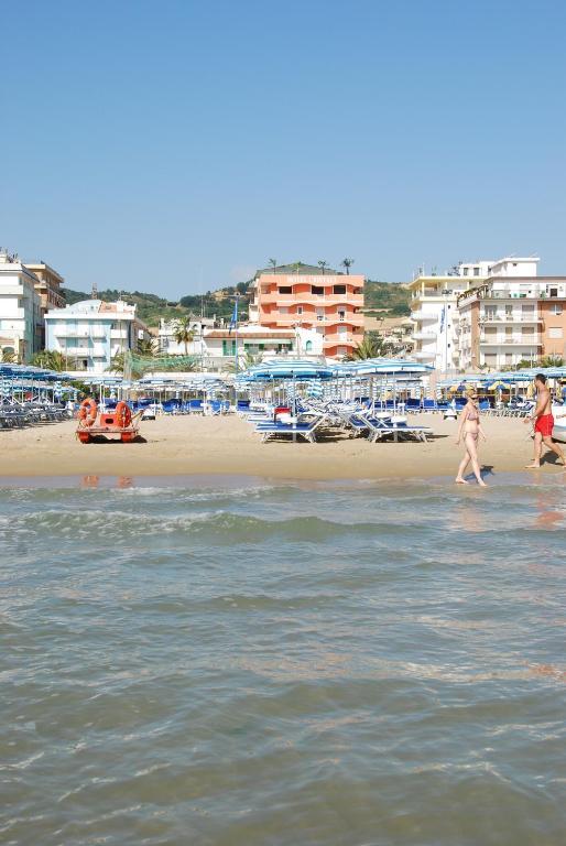 Hotel Cristall San Benedetto del Tronto Dış mekan fotoğraf
