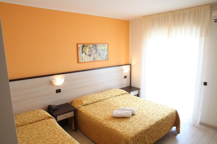 Hotel Cristall San Benedetto del Tronto Dış mekan fotoğraf