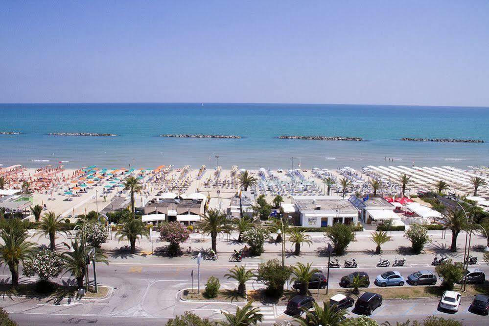 Hotel Cristall San Benedetto del Tronto Dış mekan fotoğraf