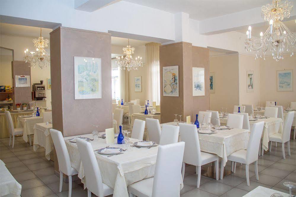 Hotel Cristall San Benedetto del Tronto Dış mekan fotoğraf